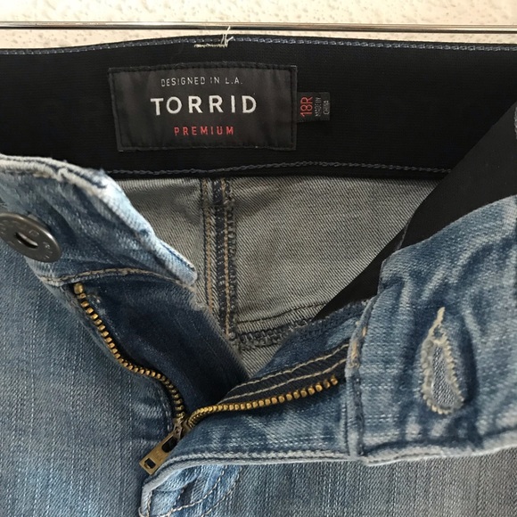 Torrid Distressed Light Bombshell Skinny Jean - Picture 6 of 12